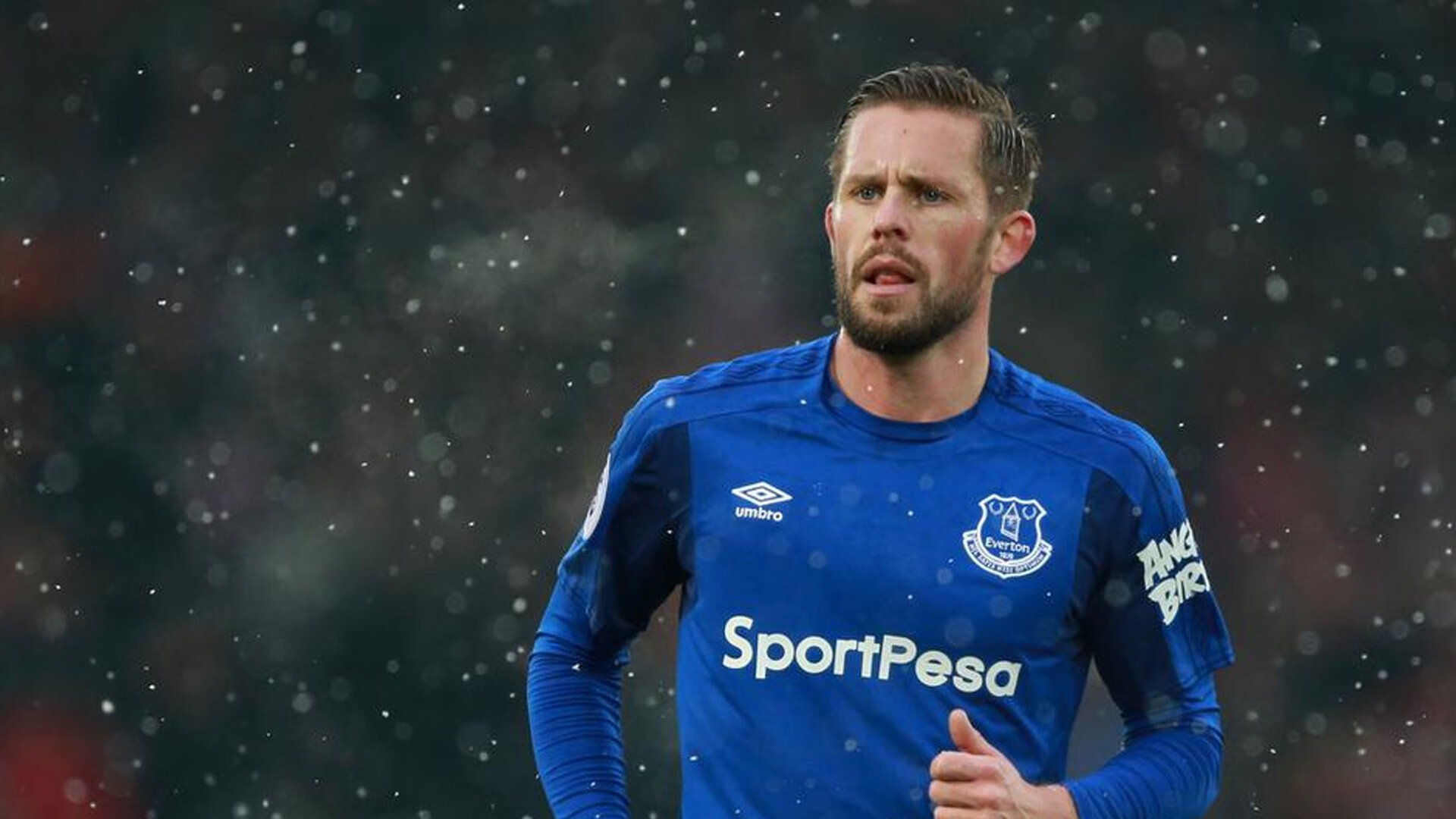 _冬季冰屏幕灯光秀：科技点亮运动夜_，冰屏led显示屏案例